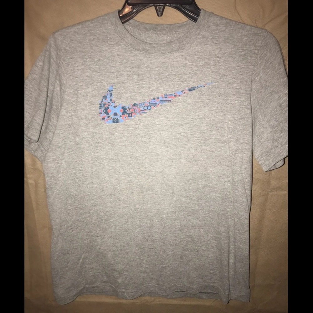 Nike Boys T-shirt Size L